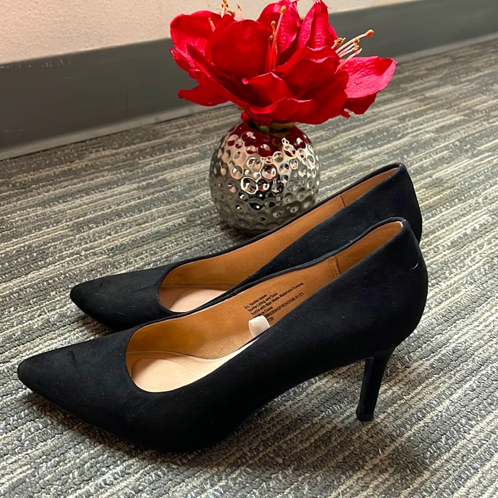 Beautiful and elegant black heels size 6.5